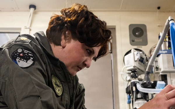 Sailors from USS John P. Murtha, Fleet Surgical Teams 1 and 9, Naval Medical Center San Diego conduct medical drills ahead of Artemis II recovery operations