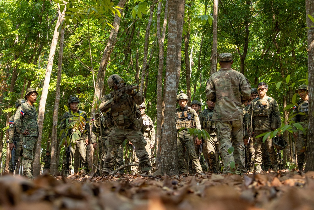 25th Infantry Division and Philippine soldiers rehearse for upcoming bilateral live-fire