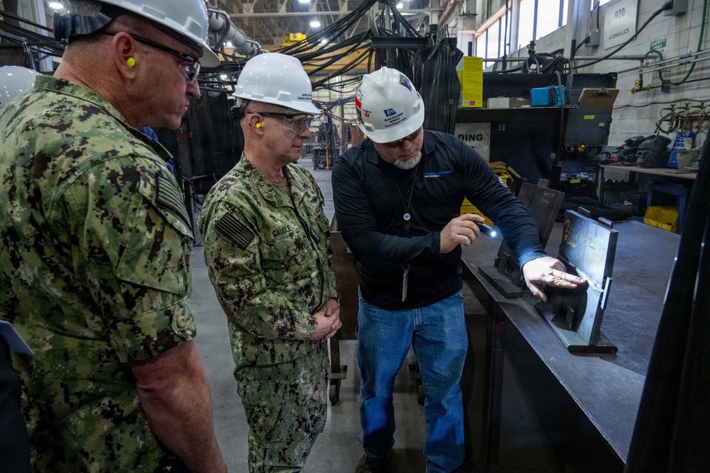 CNO and MCPON tour General Dynamics Bath Iron Works