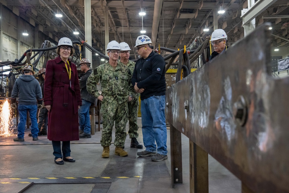 CNO and MCPON tour General Dynamics Bath Iron Works