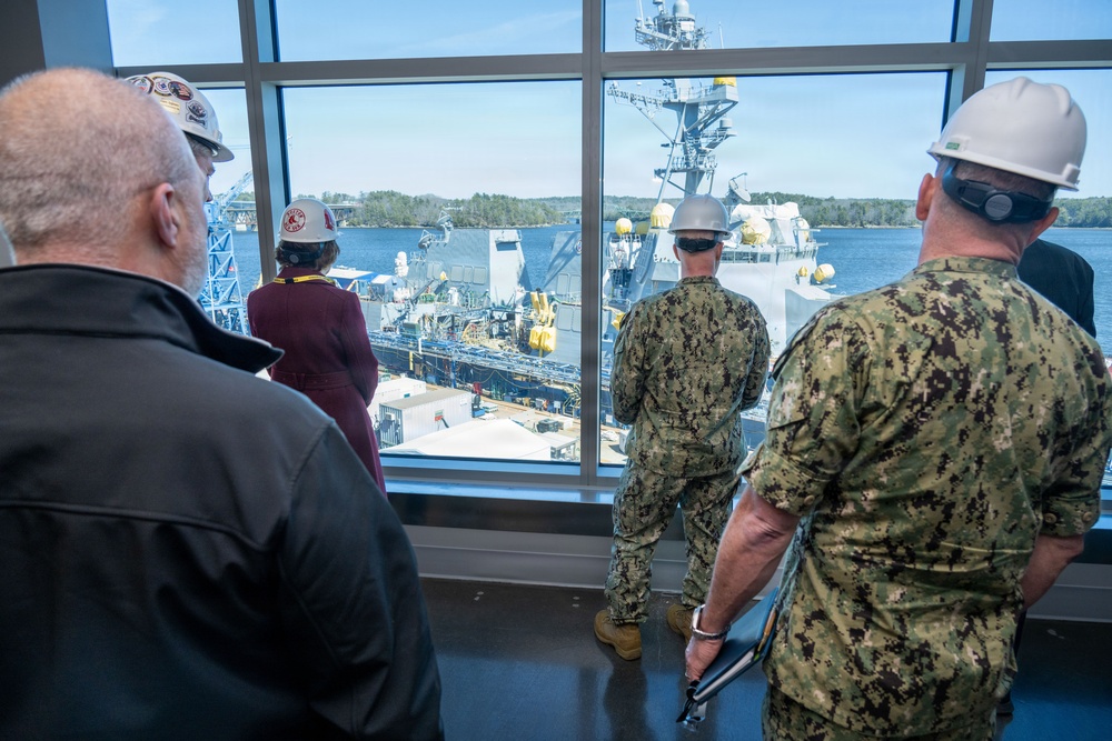 CNO and MCPON tour General Dynamics Bath Iron Works