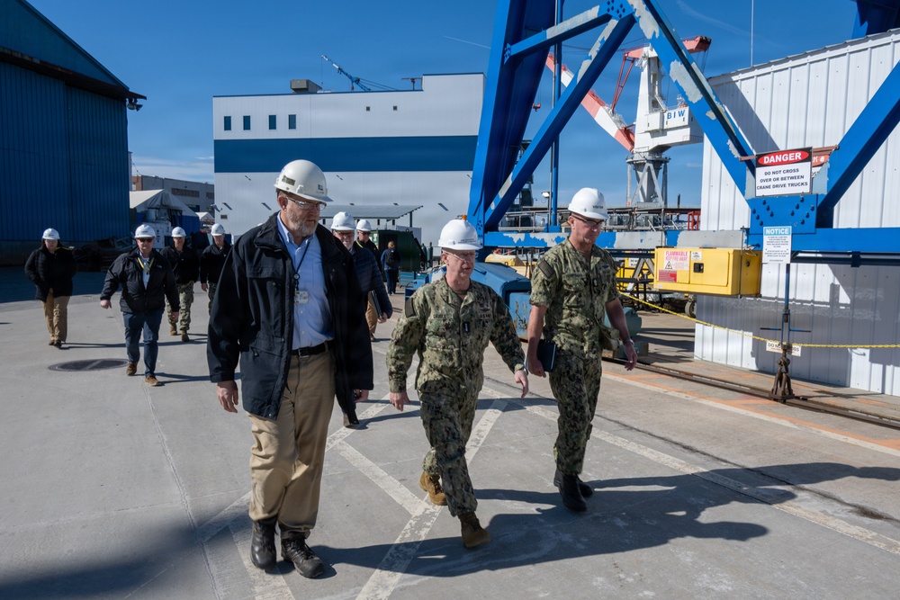 CNO and MCPON tour General Dynamics Bath Iron Works