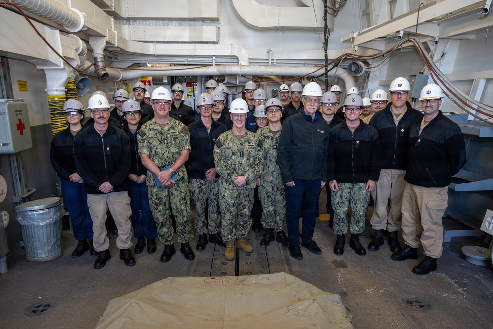 CNO and MCPON tour General Dynamics Bath Iron Works