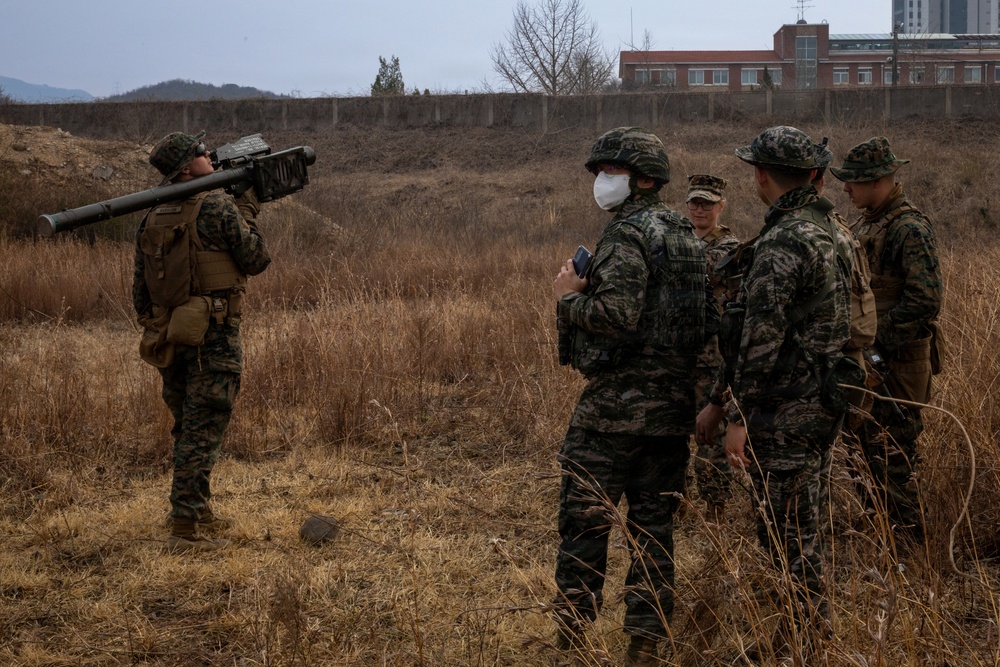 U.S. Marines and ROK Marines participate in SMEA exchange