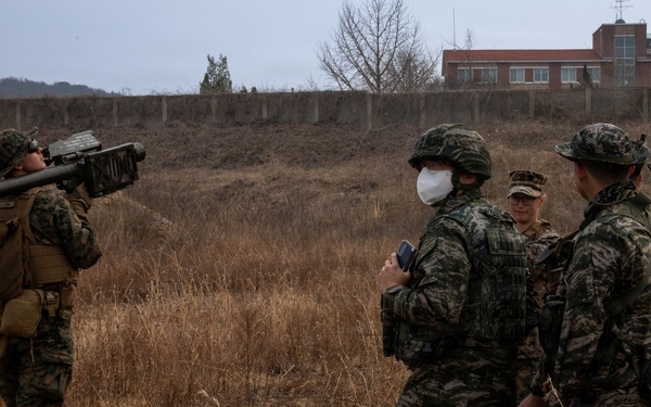 U.S. Marines and ROK Marines participate in SMEA exchange