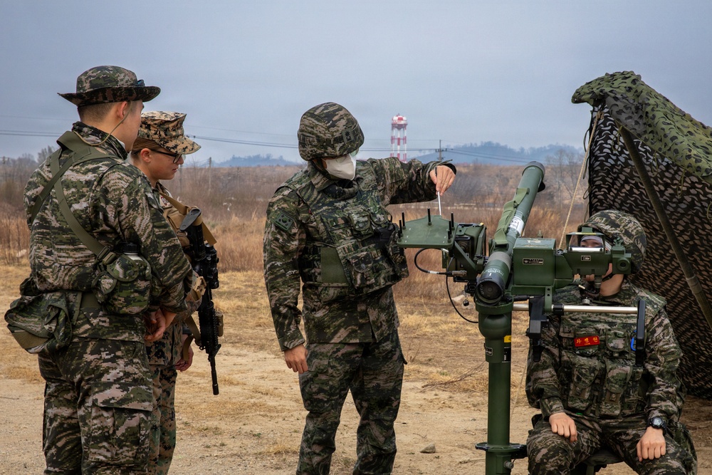 U.S. Marines and ROK Marines participate in SMEA exchange