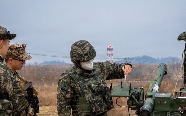 U.S. Marines and ROK Marines participate in SMEA exchange