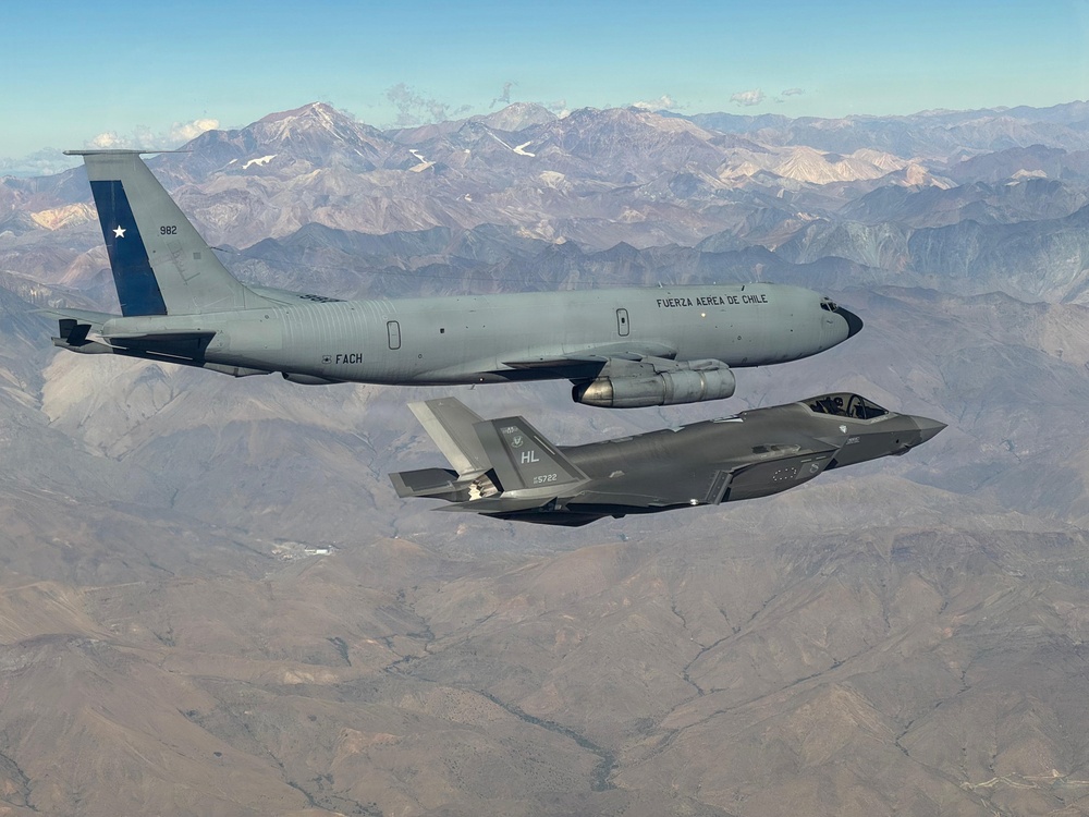 U.S. and Chilean Air Force crews complete historic refueling