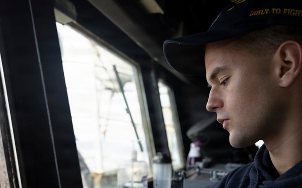 USS Mahan (DDG 72) Replenishment-at-Sea