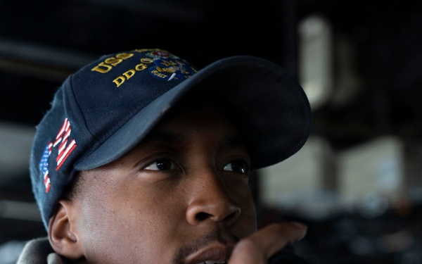 USS Mahan (DDG 72) Replenishment-at-Sea