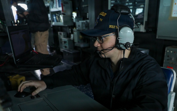 USS Mahan (DDG 72) Departs Italian Naval Station Taranto