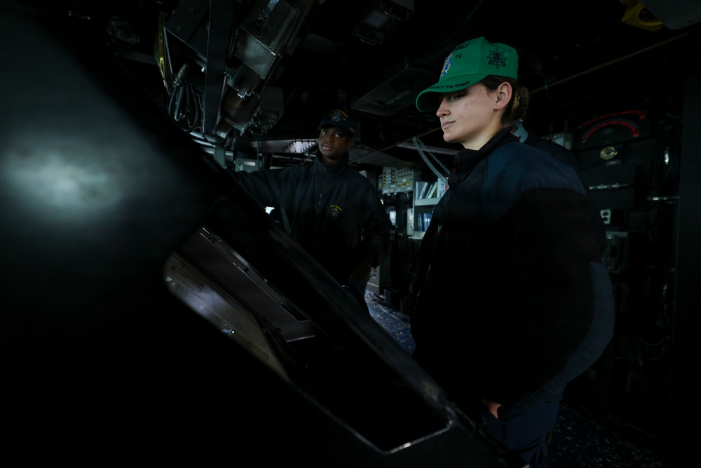 USS Mahan (DDG 72) Departs Italian Naval Station Taranto