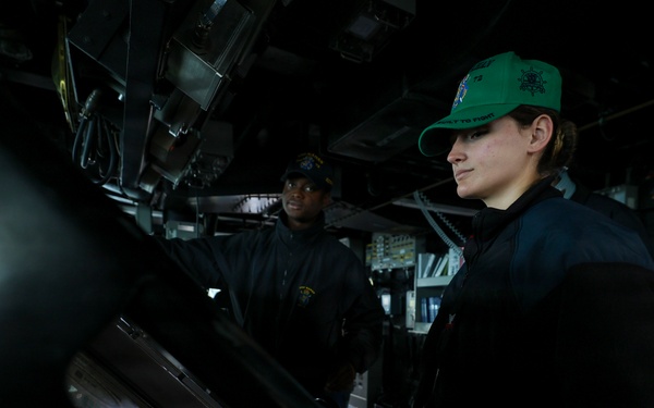 USS Mahan (DDG 72) Departs Italian Naval Station Taranto