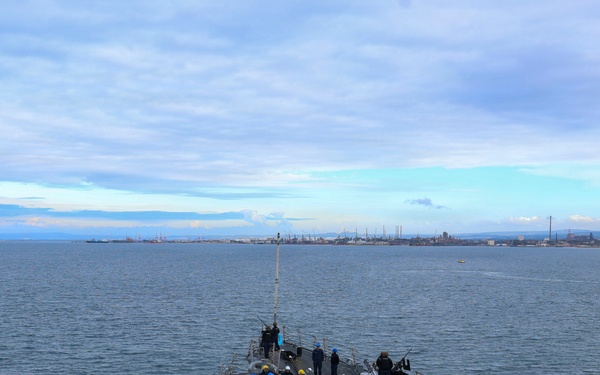 USS Mahan (DDG 72) Departs Italian Naval Station Taranto