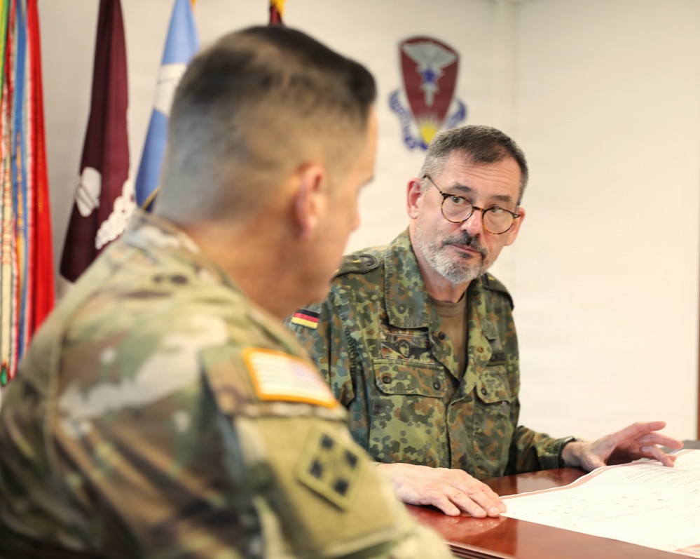Medical Readiness Command, Europe hosts meeting with senior German Bundeswehr medical leader
