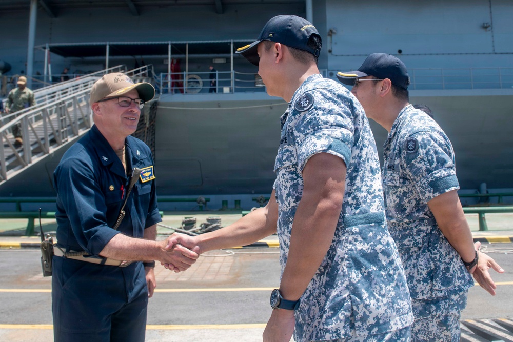 Blue Ridge Arrives in Singapore
