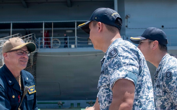 Blue Ridge Arrives in Singapore