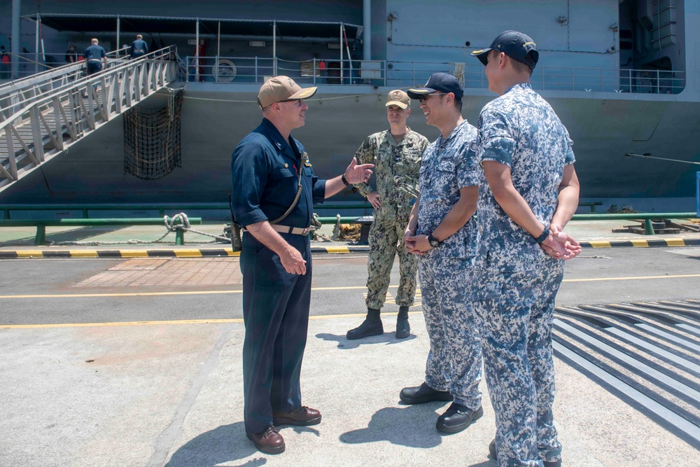 Blue Ridge Arrives in Singapore