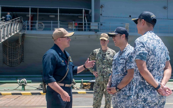 Blue Ridge Arrives in Singapore