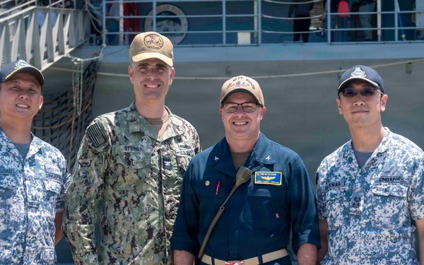 Blue Ridge Arrives in Singapore