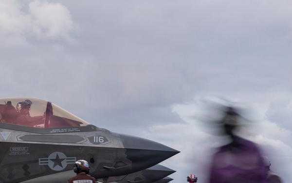 11th MEU Marines, Sailors Conduct Flight Operations Aboard USS Boxer