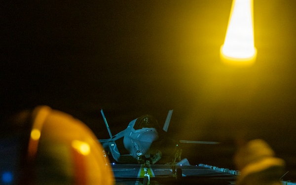 11th MEU Marines, Sailors Conduct Flight Operations Aboard USS Boxer