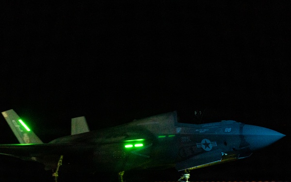 11th MEU Marines, Sailors Conduct Flight Operations Aboard USS Boxer