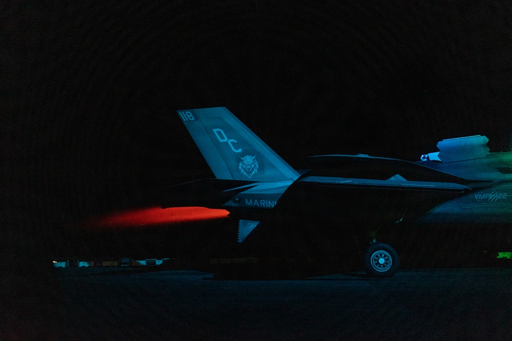 11th MEU Marines, Sailors Conduct Flight Operations Aboard USS Boxer