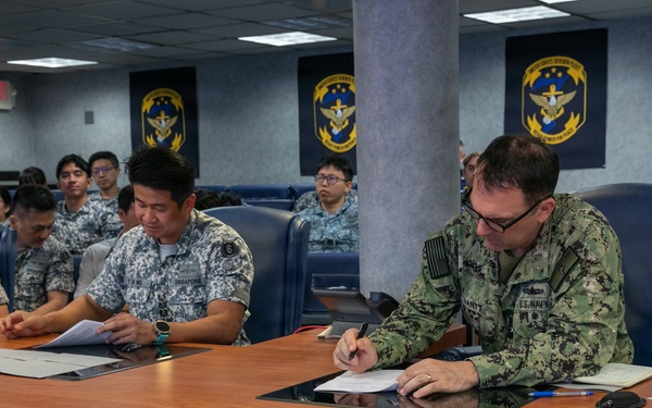 C7F Hosts Staff Talks with Republic of Singapore Navy Aboard Blue Ridge