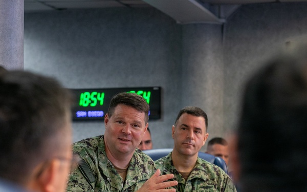C7F Hosts Staff Talks with Republic of Singapore Navy Aboard Blue Ridge