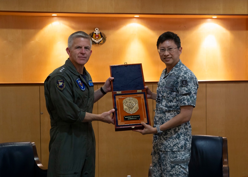 C7F Visits Republic of Singapore Navy Fleet Commander