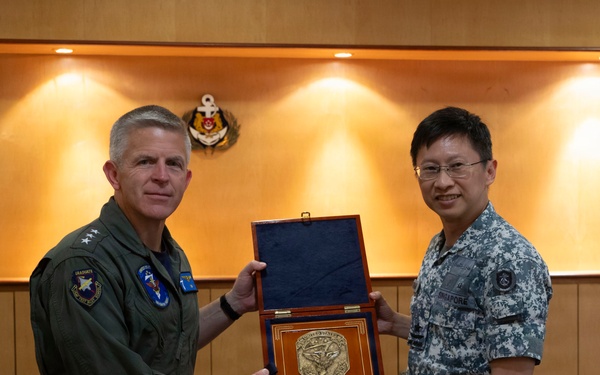 C7F Visits Republic of Singapore Navy Fleet Commander