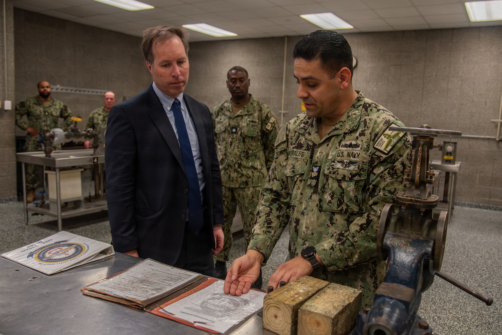 Honorable Benjamin Kohlmann (ASN M&amp;RA) visits Surface Warfare Engineering School Command (SWESC)