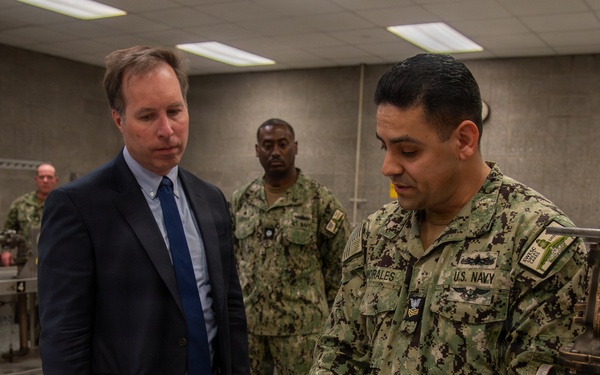 Honorable Benjamin Kohlmann (ASN M&amp;RA) visits Surface Warfare Engineering School Command (SWESC)