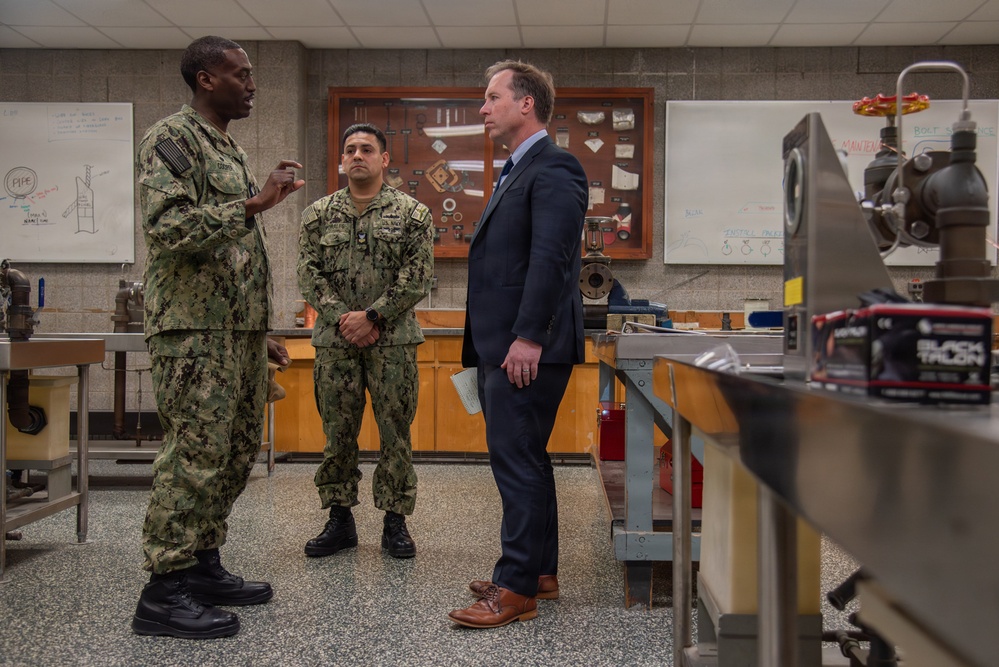 Honorable Benjamin Kohlmann (ASN M&amp;RA) visits Surface Warfare Engineering School Command (SWESC)