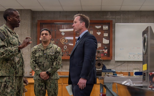 Honorable Benjamin Kohlmann (ASN M&amp;RA) visits Surface Warfare Engineering School Command (SWESC)