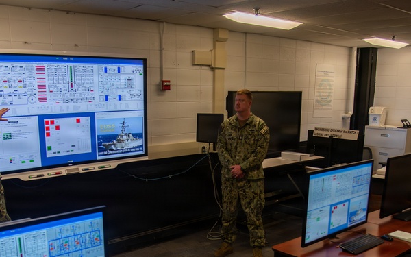 Honorable Benjamin Kohlmann (ASN M&amp;RA) visits Surface Warfare Engineering School Command (SWESC)
