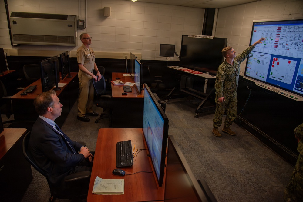 Honorable Benjamin Kohlmann (ASN M&amp;RA) visits Surface Warfare Engineering School Command (SWESC)