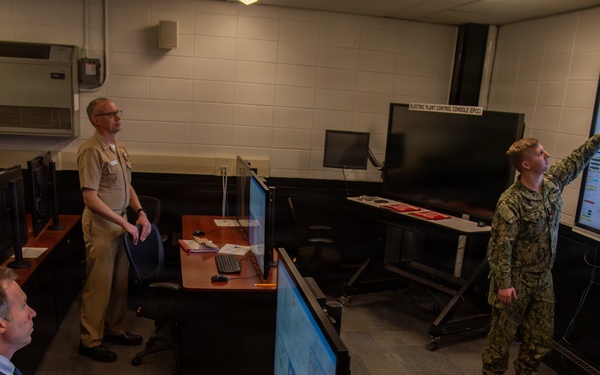 Honorable Benjamin Kohlmann (ASN M&amp;RA) visits Surface Warfare Engineering School Command (SWESC)