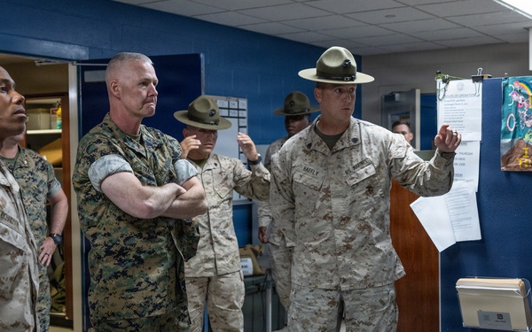 Brigadier General Tracy Visits MCRD Parris Island