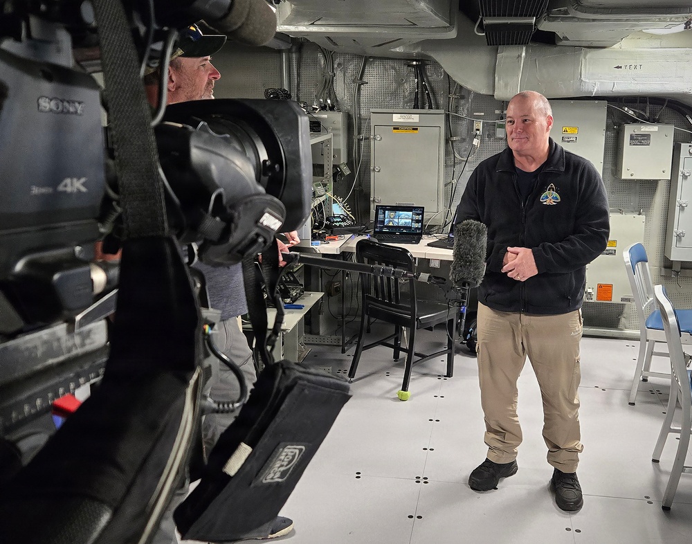 Sea Meets Space: Sailors aboard John P Murtha tell the Artemis II story