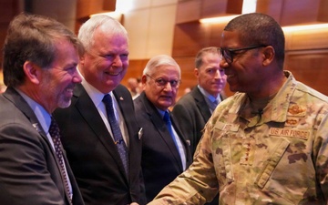 Gen. Reed, Commander of U.S. Transportation Command, engages with Naval War College faculty and students