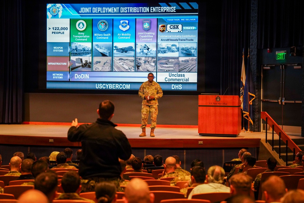 Gen. Reed, Commander of U.S. Transportation Command, engages with Naval War College faculty and students