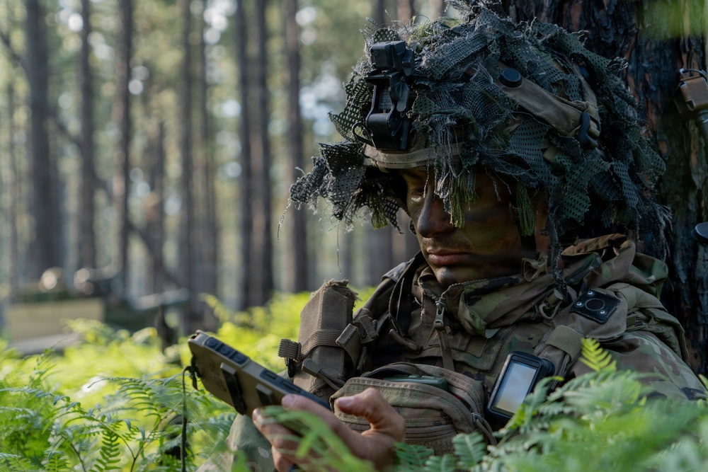 101st Airborne Division Soldier plans route using ATAK during JRTC rotation at Fort Polk