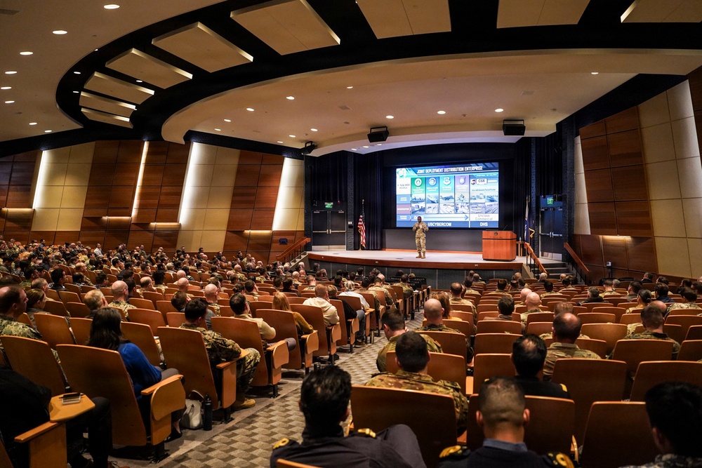 Gen. Reed, Commander of U.S. Transportation Command, engages with Naval War College faculty and students