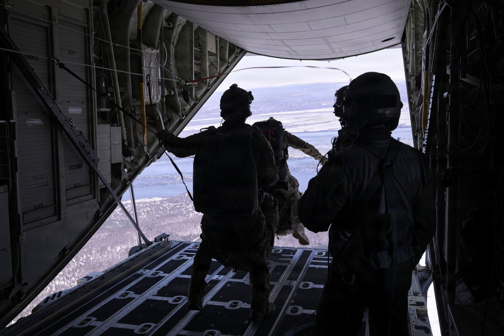 AKANG 176th Wing Rescue Triad conducts full mission profile training