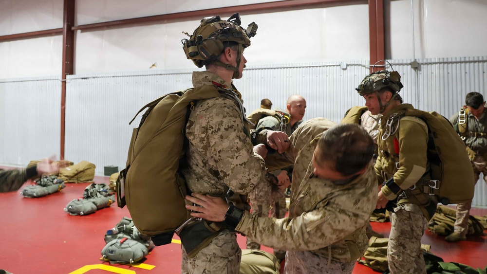 24th MEU MRF conducts Free Fall training