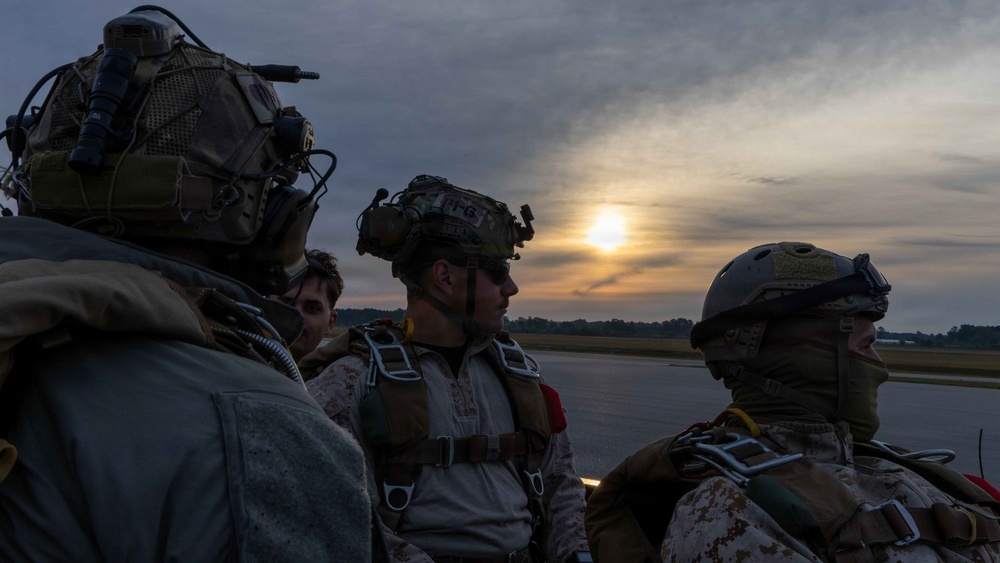24th MEU MRF conducts Free Fall training