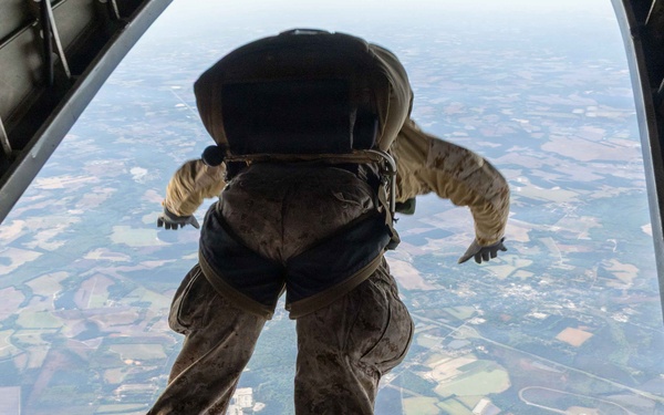 24th MEU MRF conducts Free Fall training