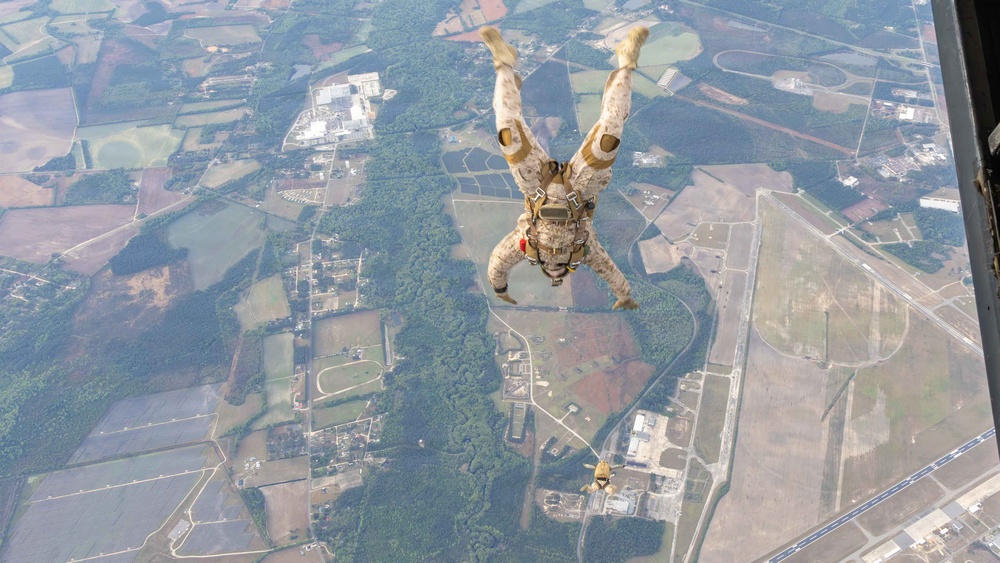 24th MEU MRF conducts Free Fall training